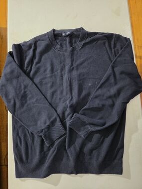 GAP Black Crewneck Sweater